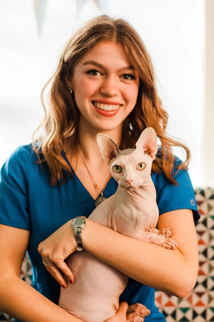 marina-cura-clarendon-animal-care-vet-clinic